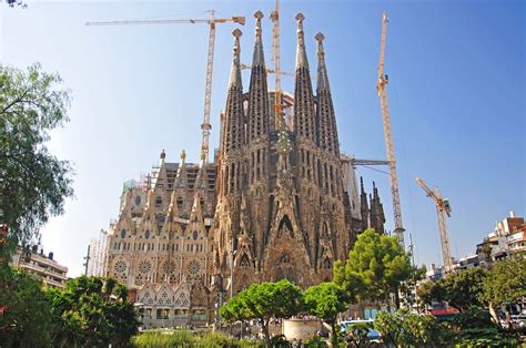 Sagrada Familia Antoni Gaudí Basilica 2026 Completion | Architectural ...