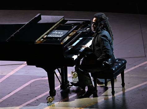 Oscars 2023: Lenny Kravitz Performs Ceremony's 'In Memoriam' Segment