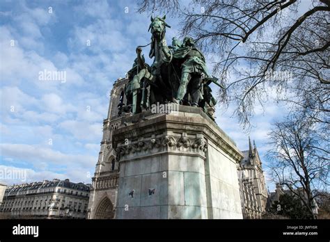 Charlemagne statue hi-res stock photography and images - Alamy