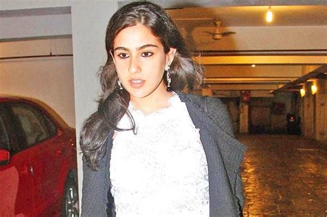 Sara Ali Khan Family Photos, Father, Boyfriend, Age, Height, Biography