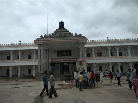 Visit to SRS matha Mantralayam - Review of Raghavendra Swamy Temple ...