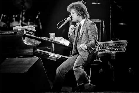 Billy Joel on stage, 1980. Photo by Lynn Goldsmith. : r/BillyJoel