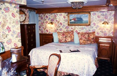 Small Ship Cruise Line Review: American Queen Steamboat Company – Quirky Cruise