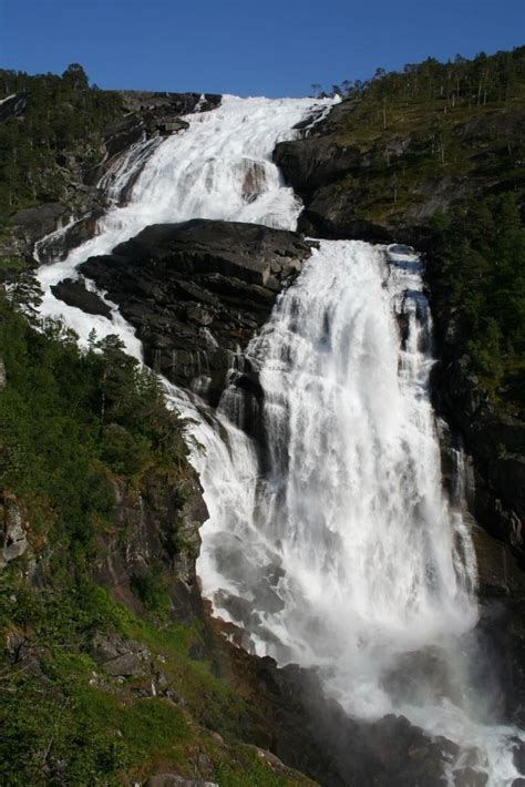 Waterfalls in Husedalen, Kinsarvik, Hardanger, #nationalpark Hardangervidda #Norway. The new ...