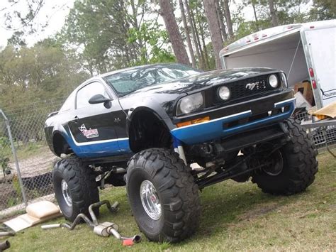 Lifted Ford Mustang - Roadshow by CARNEWS