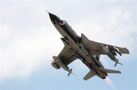 File:F-105 Thunderchief underside.jpg - Wikimedia Commons