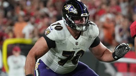 Ravens OG Kevin Zeitler not considering retirement after missing OTAs