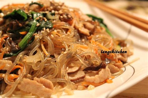 Kitchen Chaos: Japchae (Korean Stir Fried Noodles) 잡채