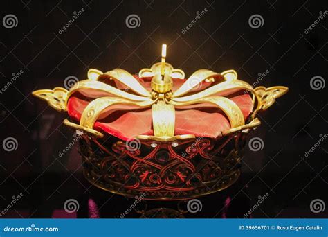 Royal Gold Crown stock image. Image of nobility, monarchy - 39656701