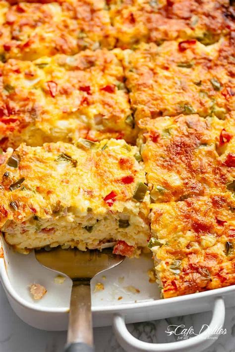 BREAKFAST CASSEROLE WITH HASH BROWNS, BACON OR SAUSAGE!