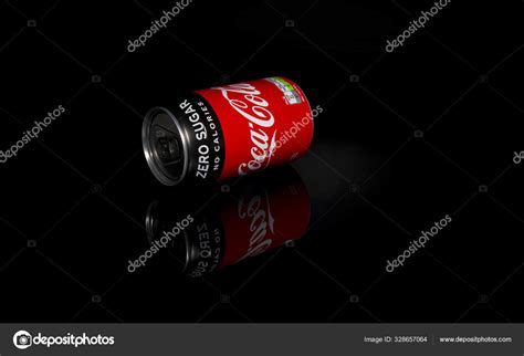 Coca cola can on black background – Stock Editorial Photo © compuinfoto ...