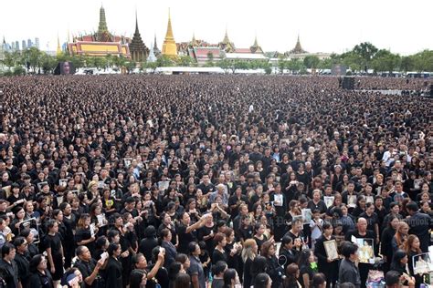 22-Oct-2016 * 200'000 people gather near the Grand Palace for the historic mass singing of the ...