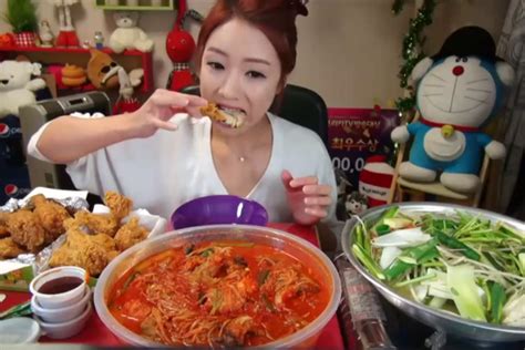 'Mukbang' eating broadcasts destigmatize eating solo | PhillyVoice