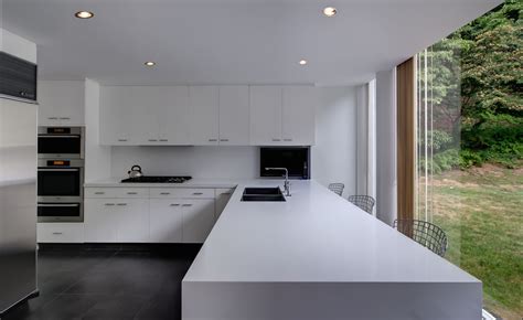 Contemporary Kitchen Design: All White in the Kitchen - Studio MM Architect