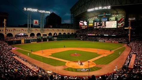 Hotels Near Minute Maid Park| The Westin Houston Downtown