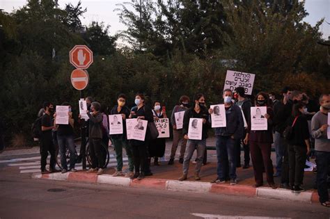 Dozens protest administrative detention, torture outside Shin Bet ...