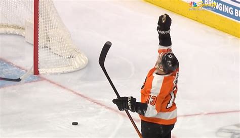 Flyers' Kevin Hayes scores first goal of season, points to sky in honor of Jimmy Hayes | RSN