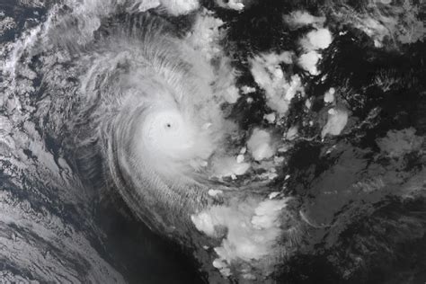 Severe Tropical Cyclone Ilsa to cross WA coast as powerful category five system - ABC News
