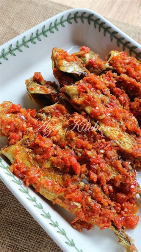 Ikan Selar Goreng Berlado Yang Sangat Sedap - Azie Kitchen