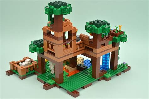 LEGO 21125 The Jungle Tree House review | Brickset