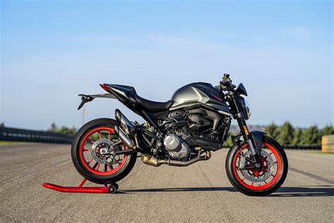 2021-ducati-monster-specs-950-world-premiere-8 - BikesRepublic.com