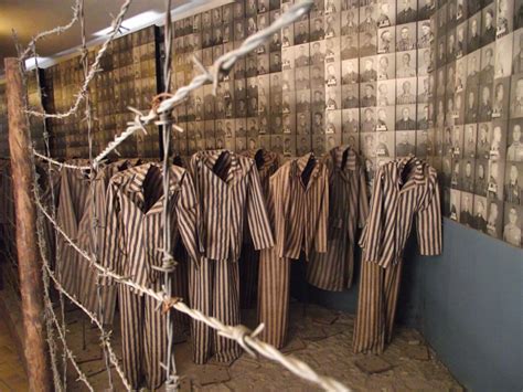 Death camp uniforms in Auschwitz museum - Kivi Photo - Bank of photos CC0