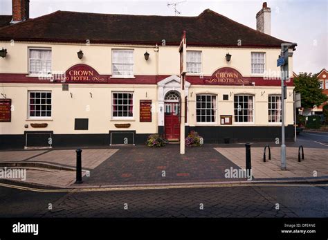 The Crown Hotel Pub Alton Hampshire England UK Stock Photo - Alamy