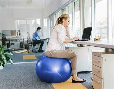 Using a stability ball as a desk chair - rankingseka