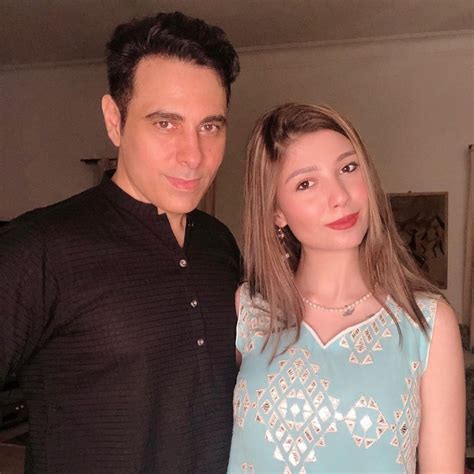 Singer Haroon Rashid's Pictures With His Beautiful Wife | Reviewit.pk