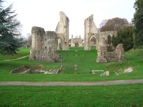 The Reconstruction and Dissolution of the Abbey at Glastonbury