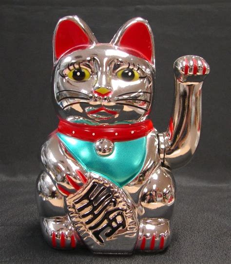 Lucky Cat Statue at FengShui-import