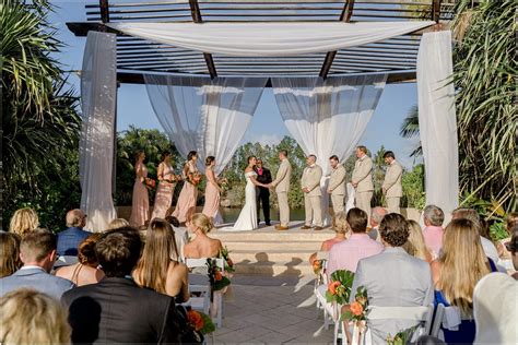 Charming Grand Cayman Wedding | Alyssa + Scott - Janet Jarchow Photography