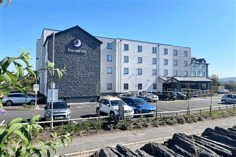 Hotel review: New Premier Inn in Porthmadog, North Wales (and our video ...