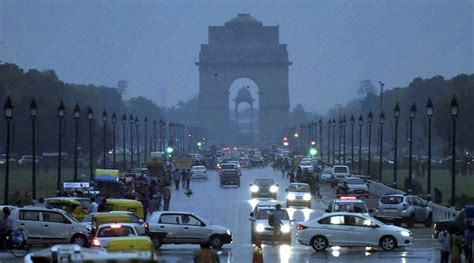 Delhi wakes up to a cool morning after rain, thunderstorm bring down ...