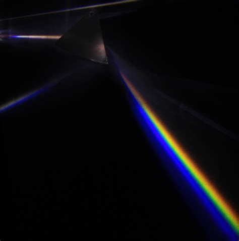 File:Light dispersion of a mercury-vapor lamp with a flint glass prism PNr°0124.jpg - Wikimedia ...