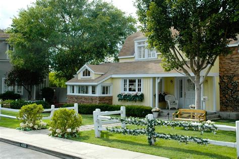 Wisteria Lane Houses 3/3 | Apparently, Wisteria Lane was pre… | Flickr