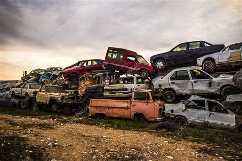 Discarded cars on junkyard – Stock Editorial Photo © valik4053022 #62010177