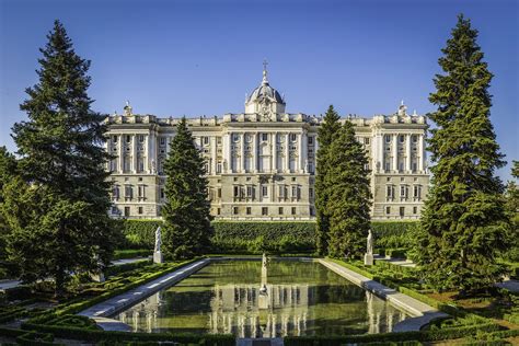 Palácio Real de Madrid: visite o maior palácio da Europa