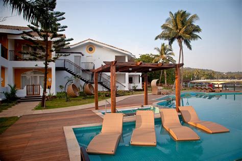 Acron Waterfront Resort Pool: Pictures & Reviews - Tripadvisor