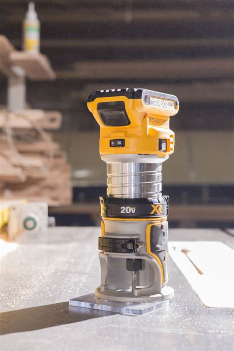 How To Use A DeWalt Router [Step-By-Step Guide]? - uooz.com