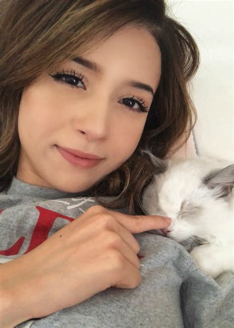 Pokimane Height, Weight, Age, Body Statistics - Healthy Celeb