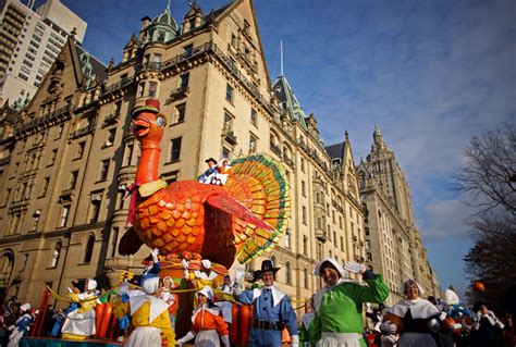 Macy’s Thanksgiving Day Parade 2022: How to Watch, the Start Time, and More | Glamour