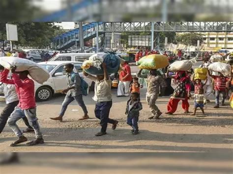 Bihar Migrant Labour fighting the battle of food and honor from decades ...