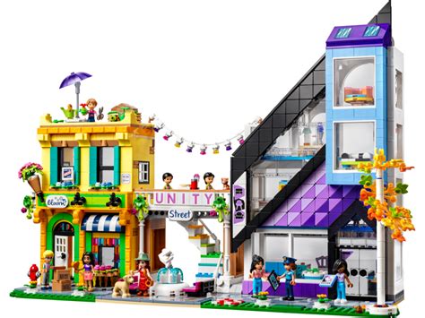 LEGO Friends' Heartlake City residents love LEGO Art too