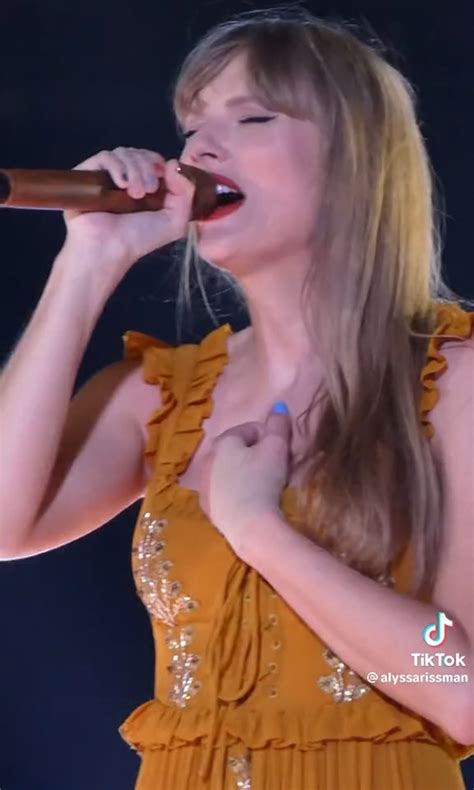 Taylor Swift Breaks Down In Tears During Concert Following Split From Joe Alwyn - SHEfinds