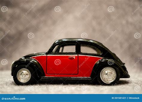 Toy Volkswagen Beetle car editorial photo. Image of model - 201581421