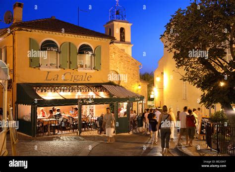 VILLAGE OF SAINTE-MAXIME, VAR, FRANCE Stock Photo - Alamy