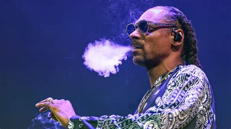 Rapper Snoop Dogg quits smoking after years of marijuana use | Ents & Arts News | Sky News