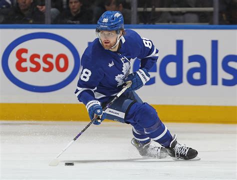 William Nylander injury update: Insider shares optimism around Leafs ...