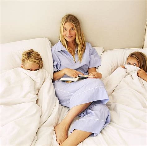 Gwyneth w/her babies enjoying some cuddle/story time in bed. | Gwyneth ...